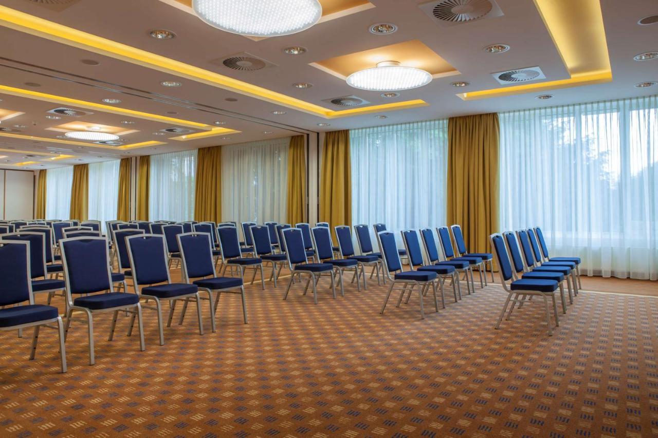 Radisson Blu Hotel Karlsruhe Ettlingen Bagian luar foto